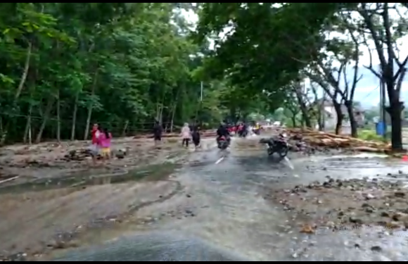BANJIR DAN LONGSOR KEMBALI TERJADI DI PACITAN!!! SEMOGA TIDAK SEPERTI TAHUN LALU