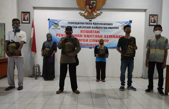 PENERIMAAN BANTUAN SEMBAKO DANA DESA KEPADA MASYARAKAT DESA KEDUNGBENDO TAHUN 2020