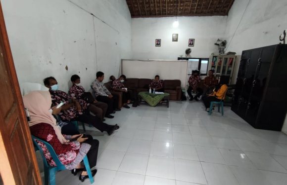 RAPAT RUTIN PEMDES KEDUNGBENDO