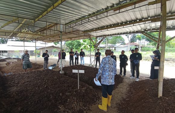 PELATIHAN PEMBUATAN PUPUK ORGANIK PADAT