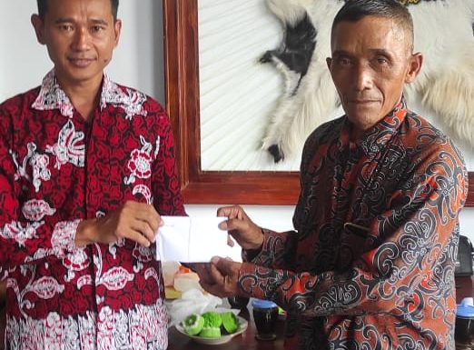 Penyerahan Honor Modin Desa Non Perangkat Tahun Anggaran 2023